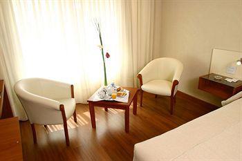 Hotel Quorum Golf, Tenis & Spa Cordoba Exterior photo